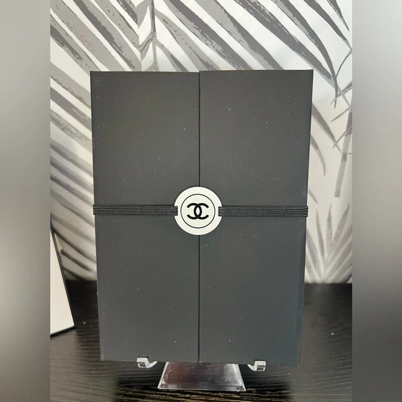 NIB CHANEL LA Collection Stationery Set - Picture 3 of 9